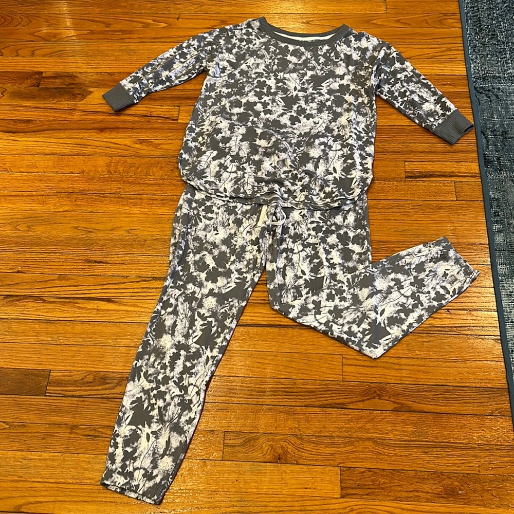 Vera Wang sweatsuit